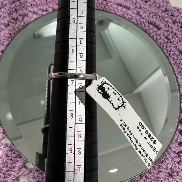 NWT Hello Kitty Crystal Flat Face Pave Red Enamel Bow Ring - Picture 9 of 16